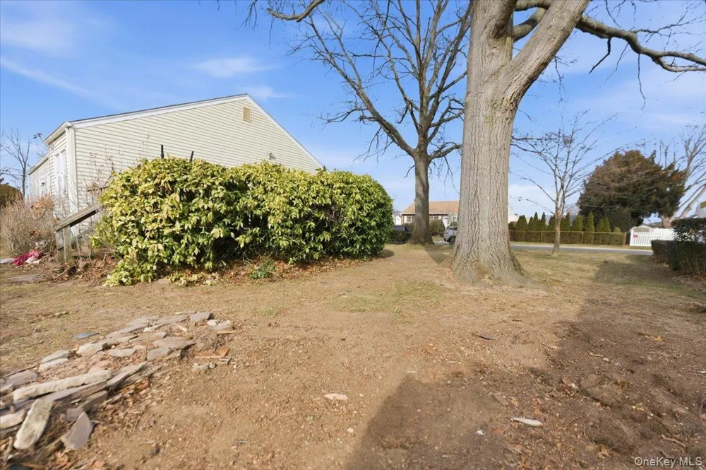 2 McLeod Street Massapequa Park, NY 11762