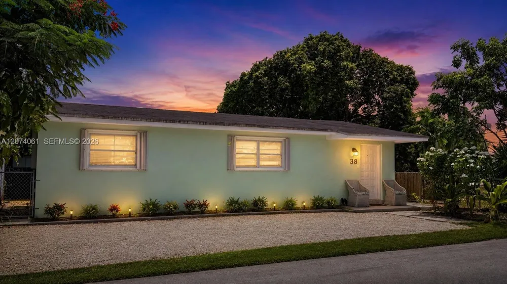 38 Silver Springs Dr Key Largo, FL 33037