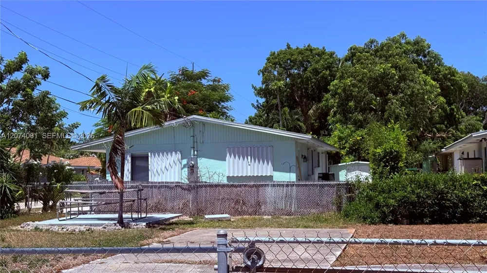 38 Silver Springs Dr Key Largo, FL 33037