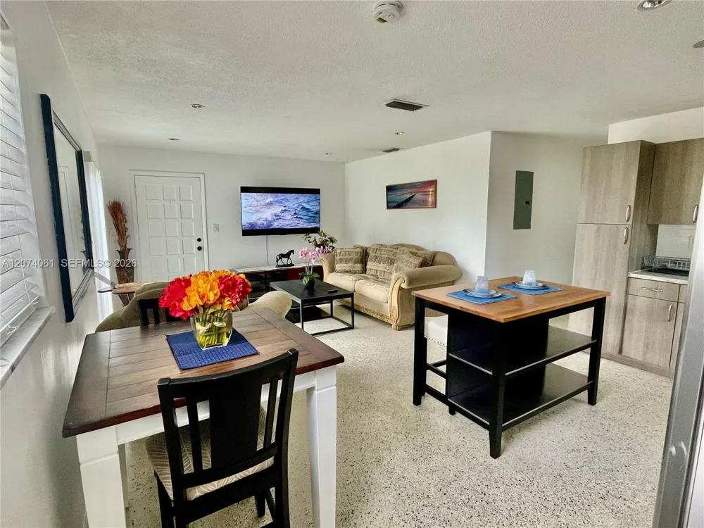 38 Silver Springs Dr Key Largo, FL 33037
