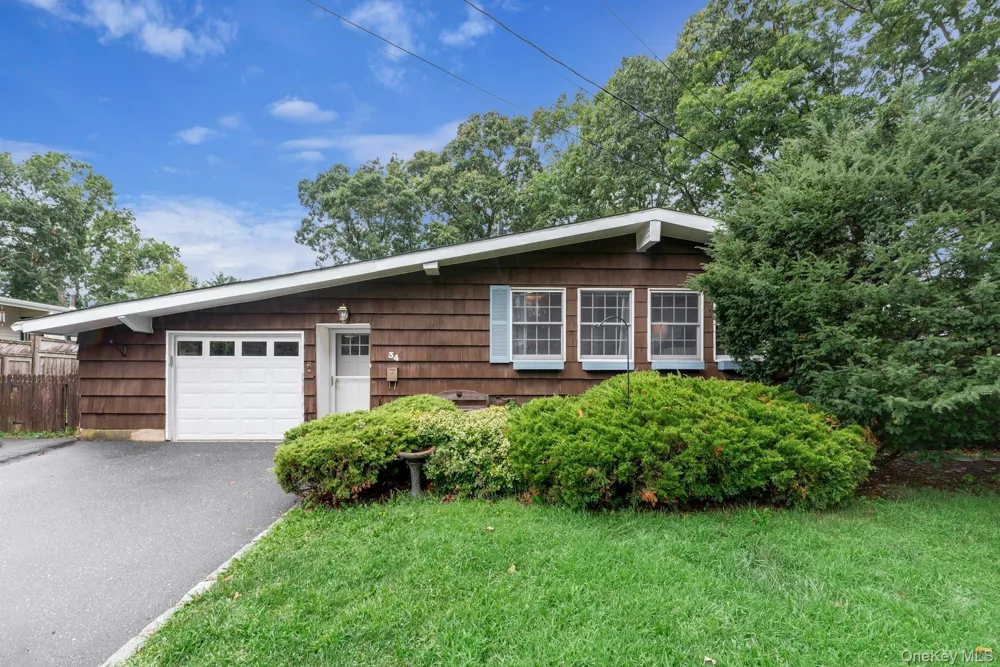 34 Crestwood Lane Lake Ronkonkoma, NY 11779