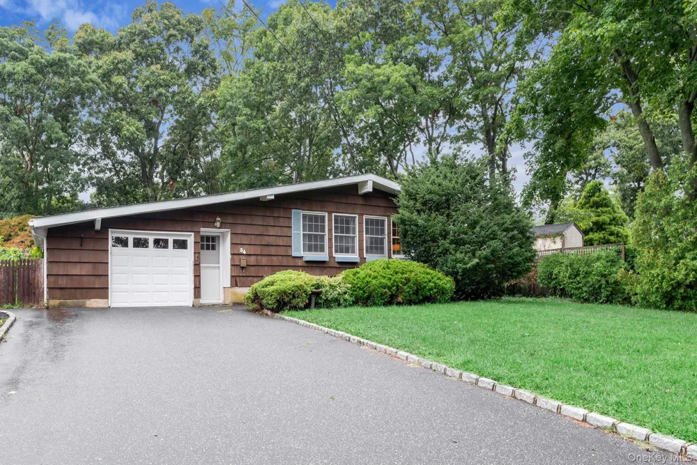 34 Crestwood Lane Lake Ronkonkoma, NY 11779