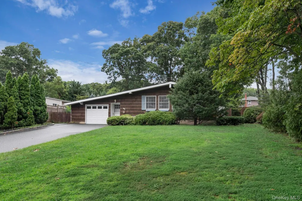 34 Crestwood Lane Lake Ronkonkoma, NY 11779