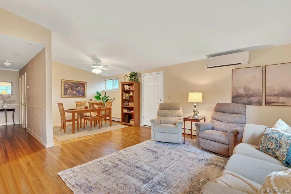 34 Crestwood Lane Lake Ronkonkoma, NY 11779