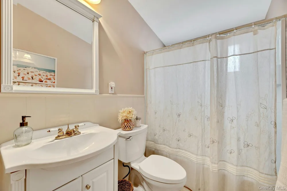 34 Crestwood Lane Lake Ronkonkoma, NY 11779