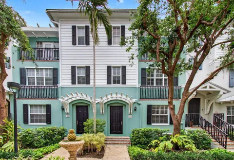 365 W Mallory Circle