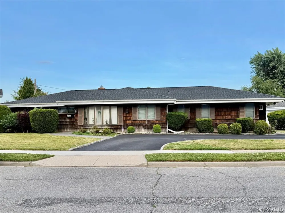 89 Bruce Avenue Hicksville, NY 11801