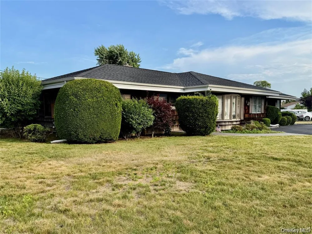 89 Bruce Avenue Hicksville, NY 11801