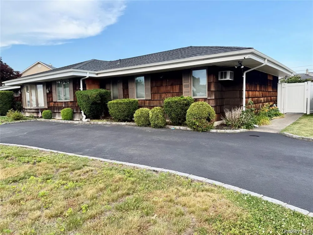 89 Bruce Avenue Hicksville, NY 11801