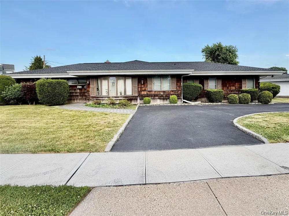 89 Bruce Avenue Hicksville, NY 11801