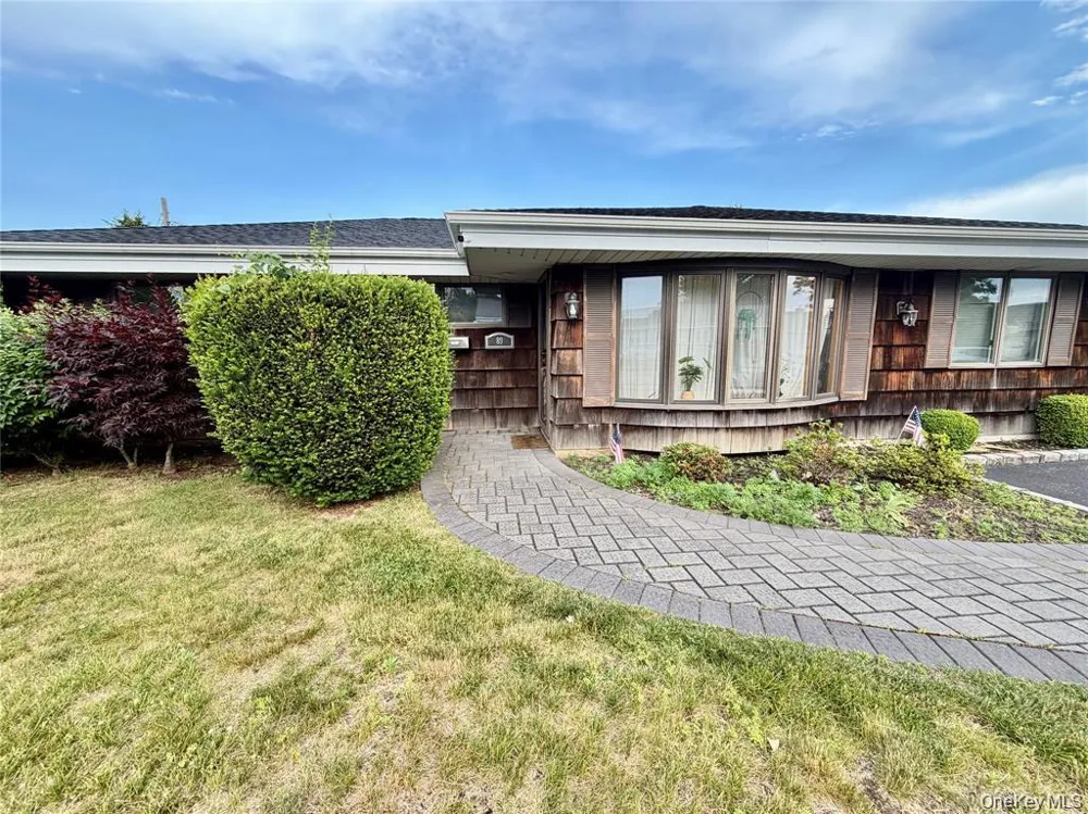 89 Bruce Avenue Hicksville, NY 11801