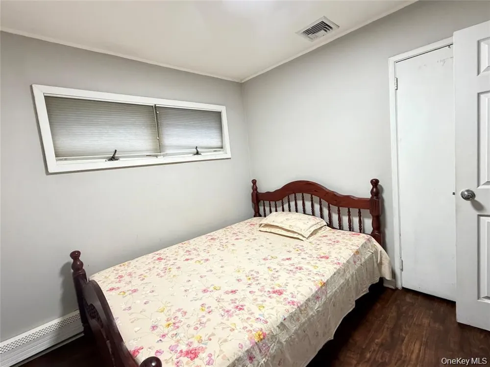 89 Bruce Avenue Hicksville, NY 11801