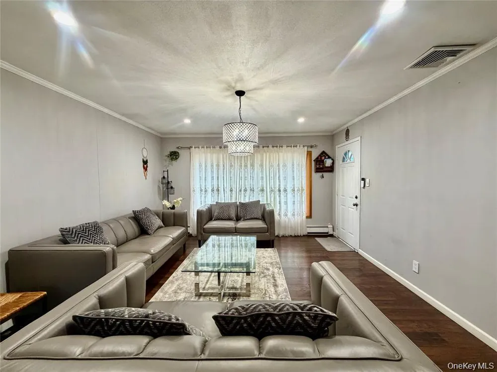 89 Bruce Avenue Hicksville, NY 11801