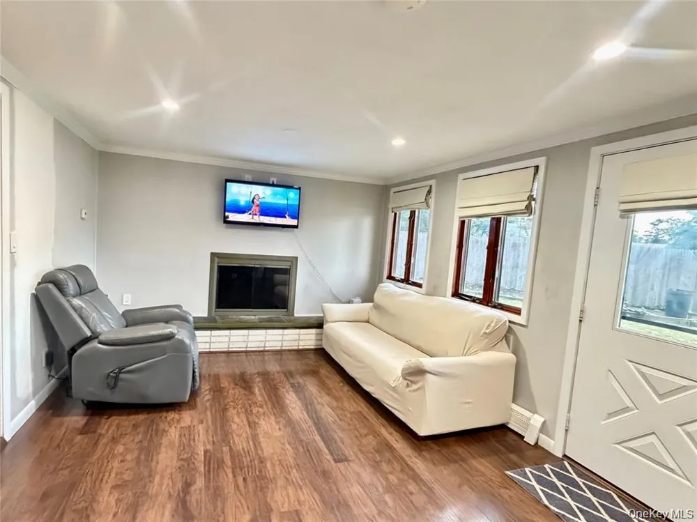 89 Bruce Avenue Hicksville, NY 11801