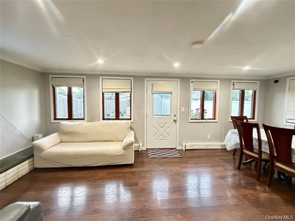 89 Bruce Avenue Hicksville, NY 11801