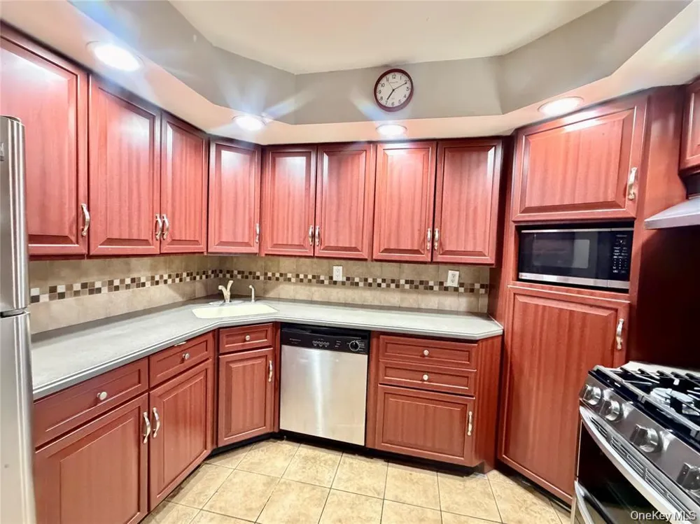 89 Bruce Avenue Hicksville, NY 11801