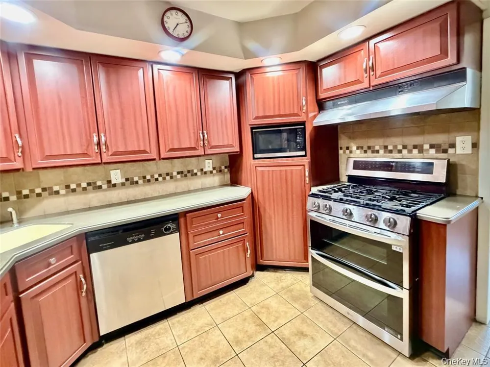 89 Bruce Avenue Hicksville, NY 11801
