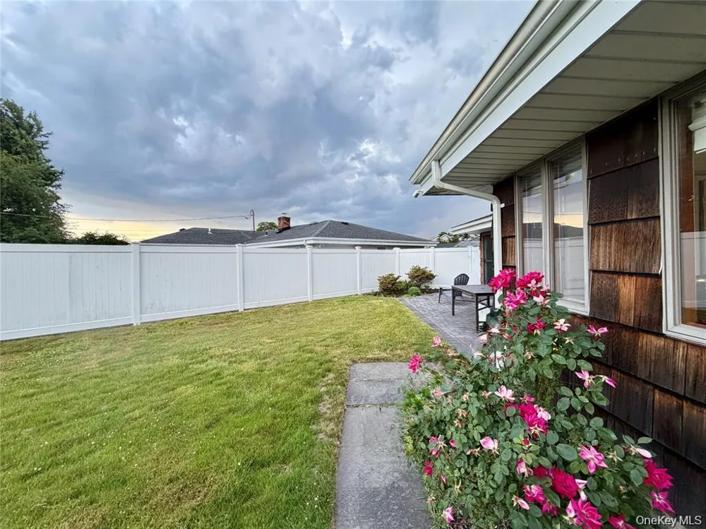 89 Bruce Avenue Hicksville, NY 11801