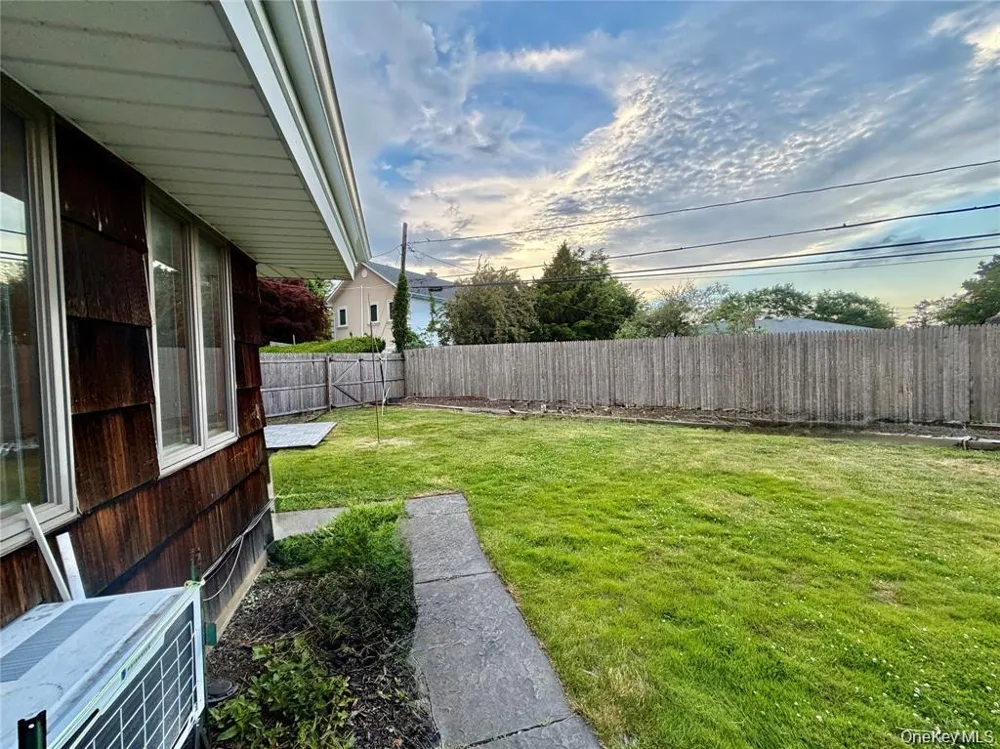 89 Bruce Avenue Hicksville, NY 11801