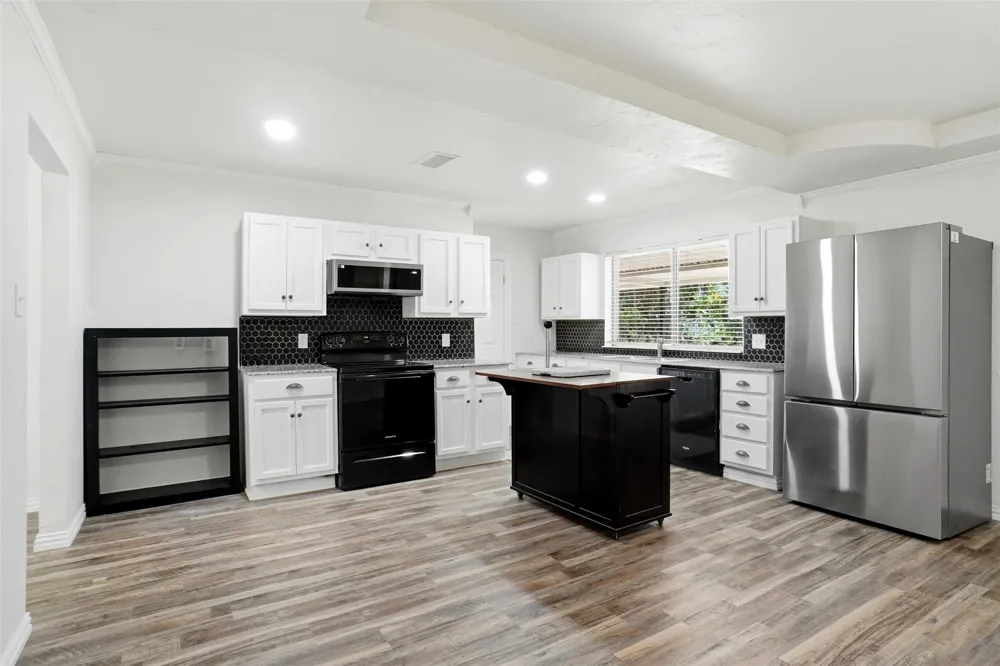 129 Mountain View Drive Azle, TX 76020