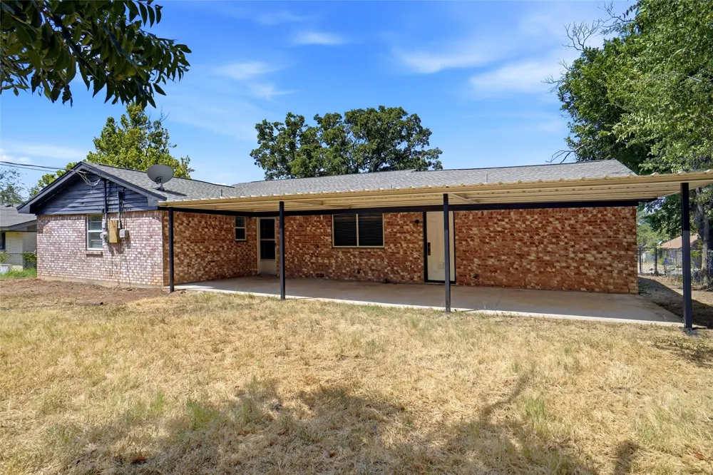 129 Mountain View Drive Azle, TX 76020
