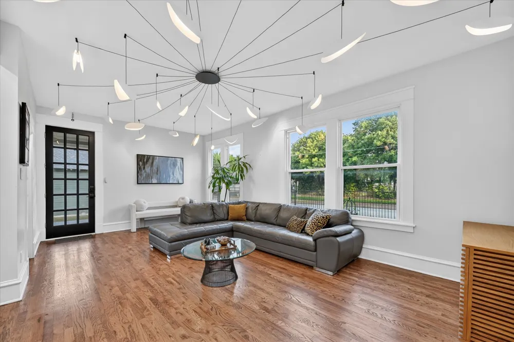 802 Haines Avenue Dallas, TX 75208