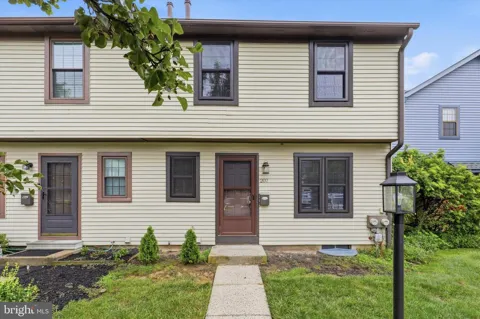 207 HANCOCK COURT