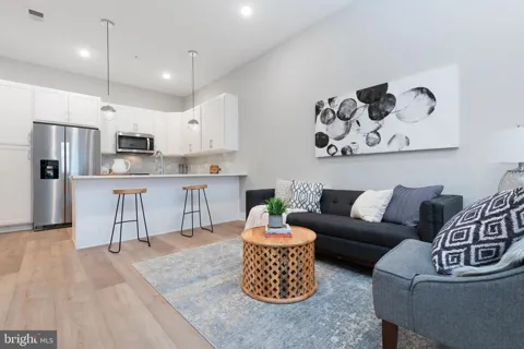 52 W WASHINGTON LANE #304