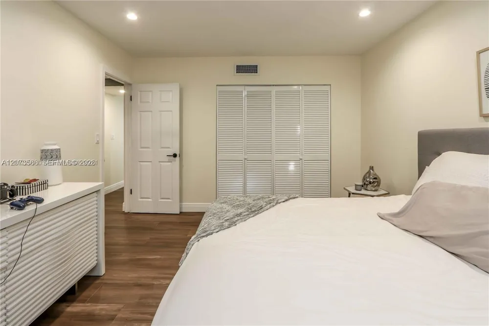 16509 Fox Den Ct Miami Lakes, FL 33014