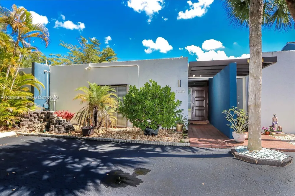 16509 Fox Den Ct Miami Lakes, FL 33014