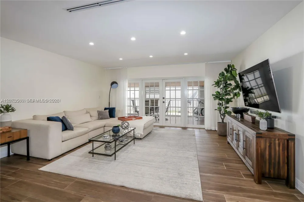 16509 Fox Den Ct Miami Lakes, FL 33014