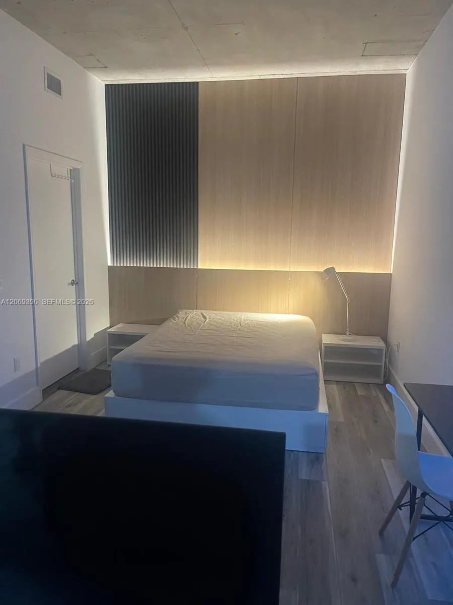 151 SE 1st St #3004 Miami, FL 33131