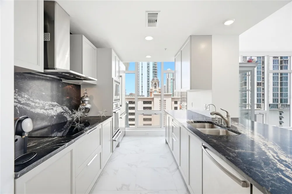 175 1ST STREET S #1008 St Petersburg, FL 33701