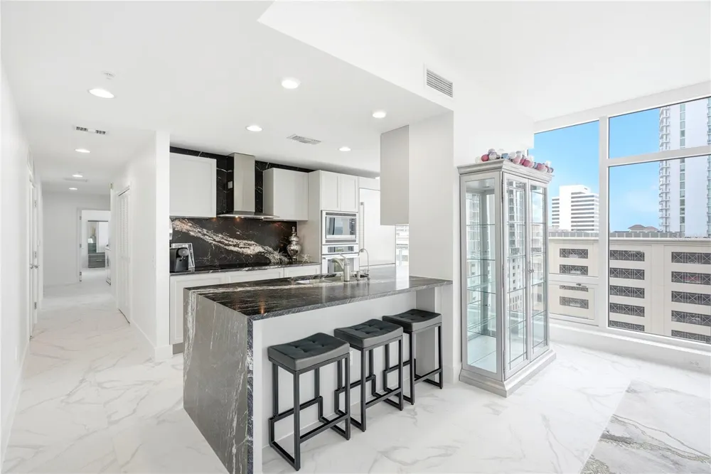 175 1ST STREET S #1008 St Petersburg, FL 33701