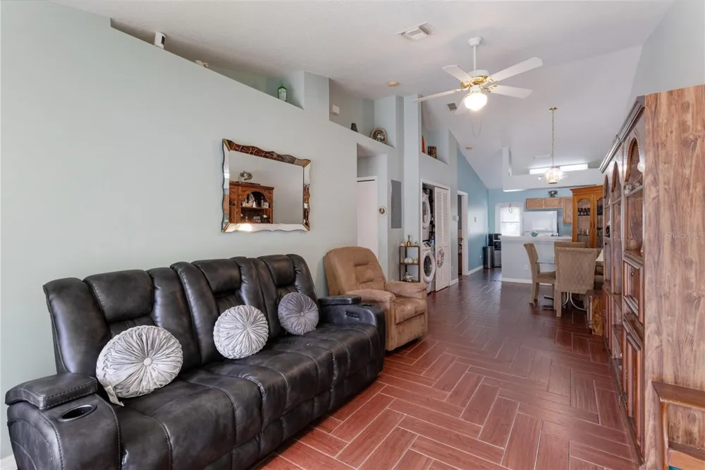 696 S GRAND HIGHWAY Clermont, FL 34711