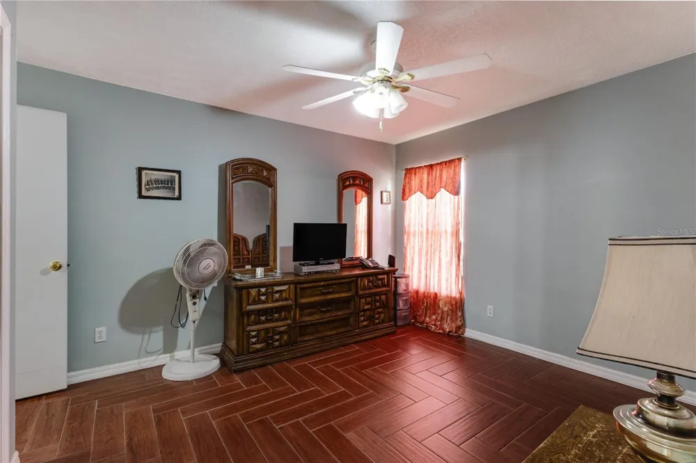 696 S GRAND HIGHWAY Clermont, FL 34711