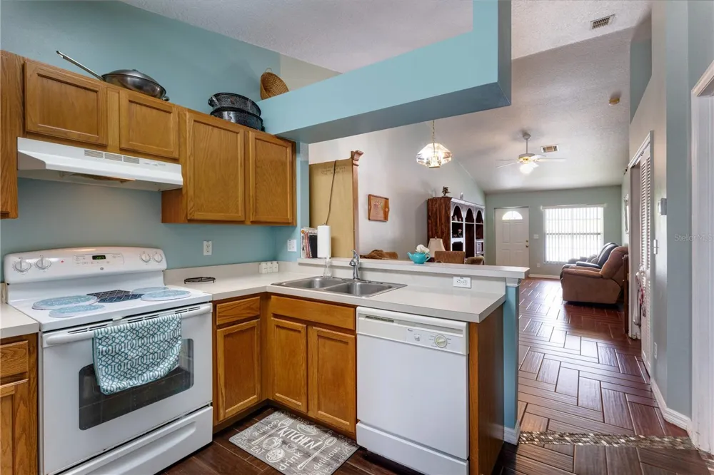 696 S GRAND HIGHWAY Clermont, FL 34711