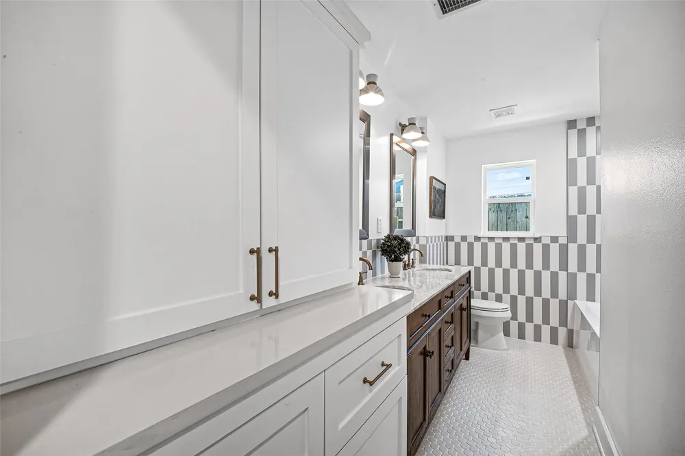 1338 Seaspray Court Houston, TX 77008