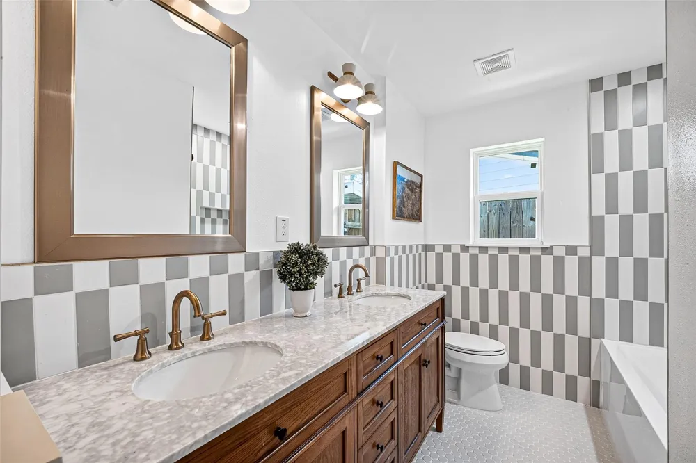1338 Seaspray Court Houston, TX 77008