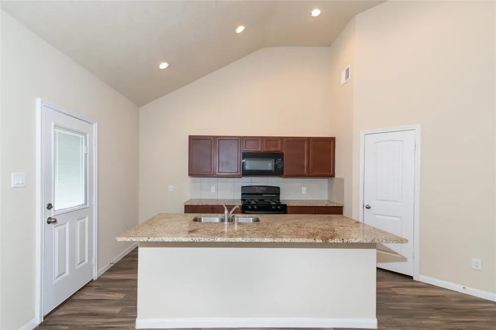 9522 Yellow Rose Drive Texas City, TX 77591
