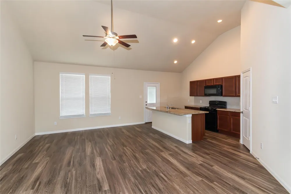 9522 Yellow Rose Drive Texas City, TX 77591