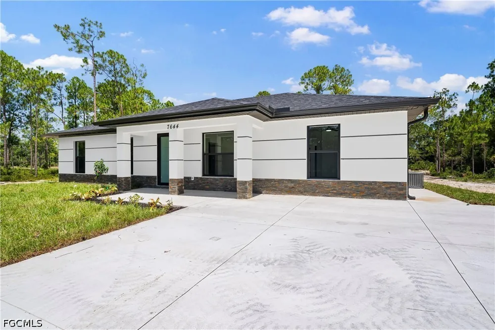 19th Terrace Labelle, FL 33935