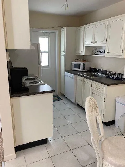 234 HIBISCUS AVENUE #370 Lauderdale By The Sea, FL 33308