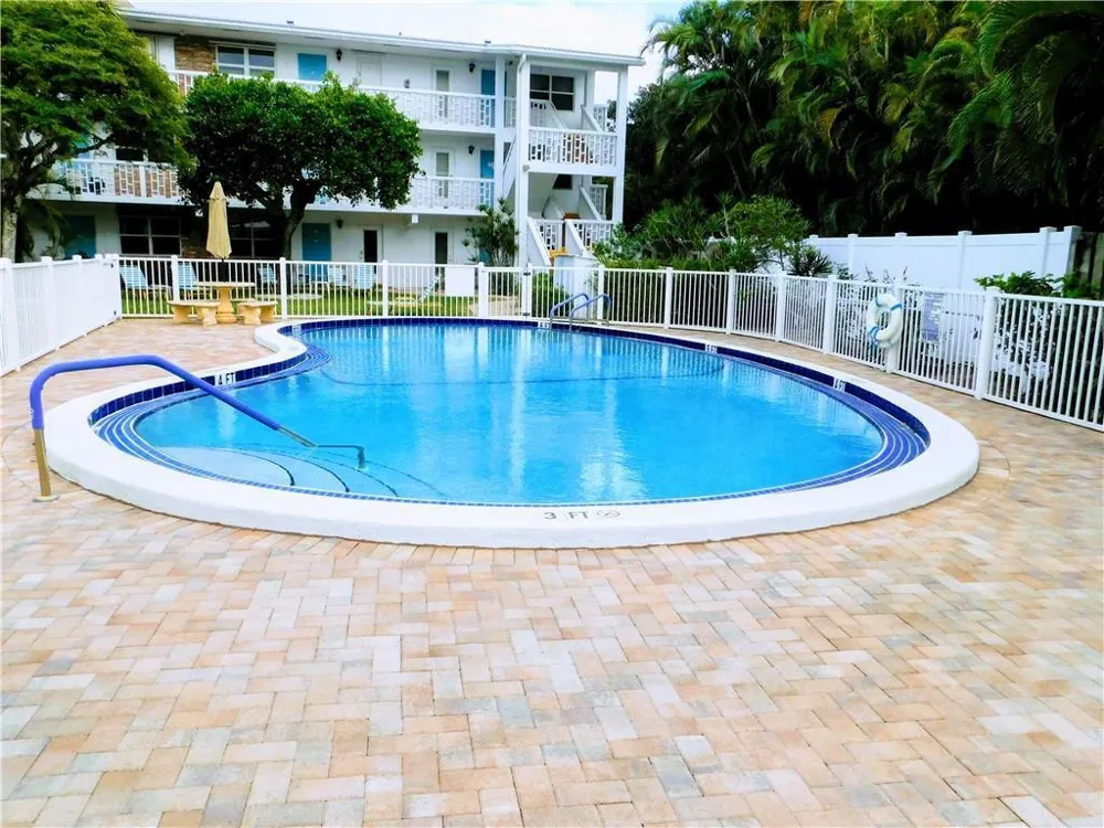 234 HIBISCUS AVENUE #370 Lauderdale By The Sea, FL 33308