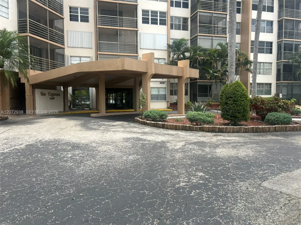 1200 Saint Charles Pl #209 Pembroke Pines, FL 33026