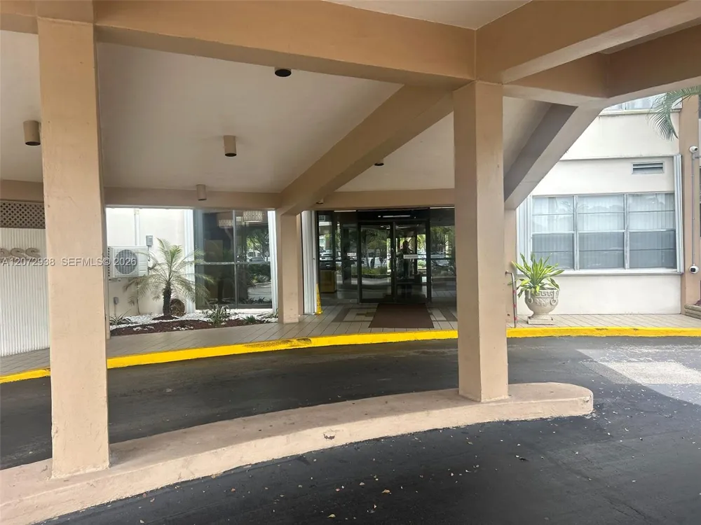 1200 Saint Charles Pl #209 Pembroke Pines, FL 33026