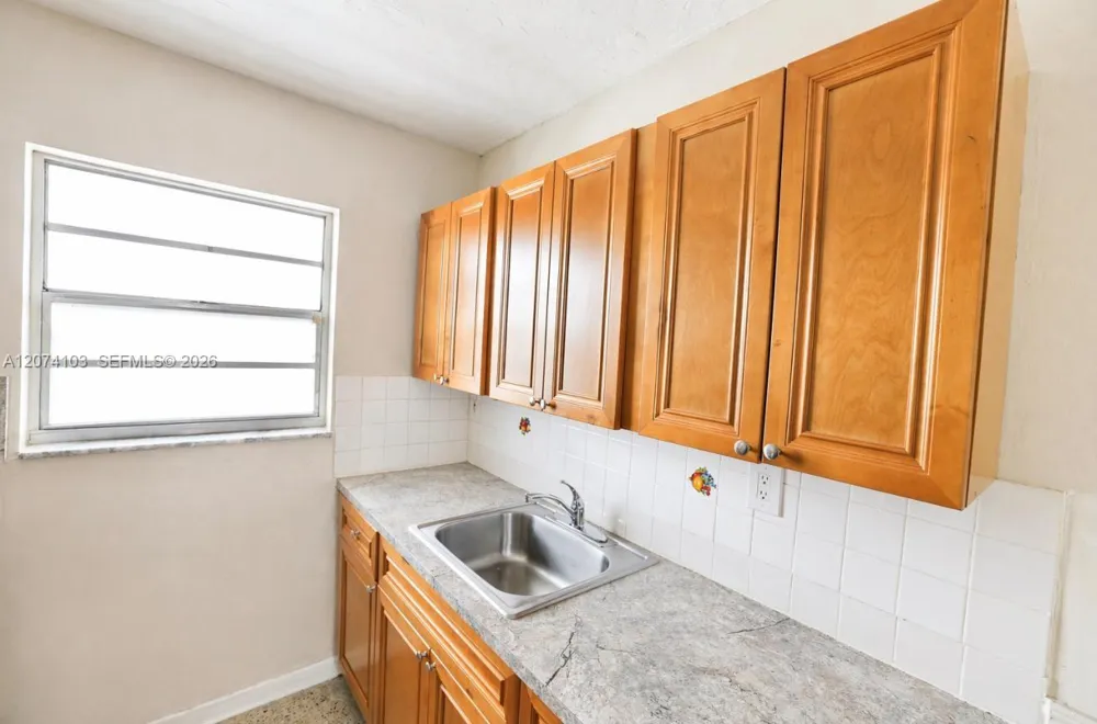 2315 W Okeechobee Rd #304 Hialeah, FL 33010