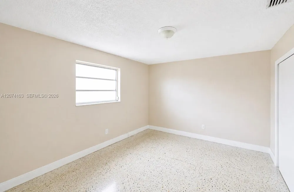 2315 W Okeechobee Rd #304 Hialeah, FL 33010