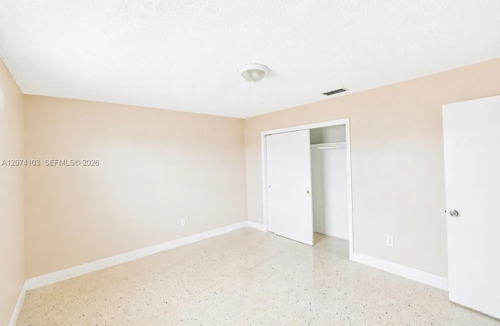 2315 W Okeechobee Rd #304 Hialeah, FL 33010