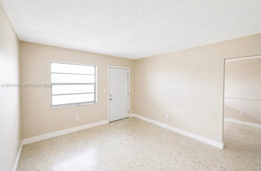 2315 W Okeechobee Rd #304 Hialeah, FL 33010